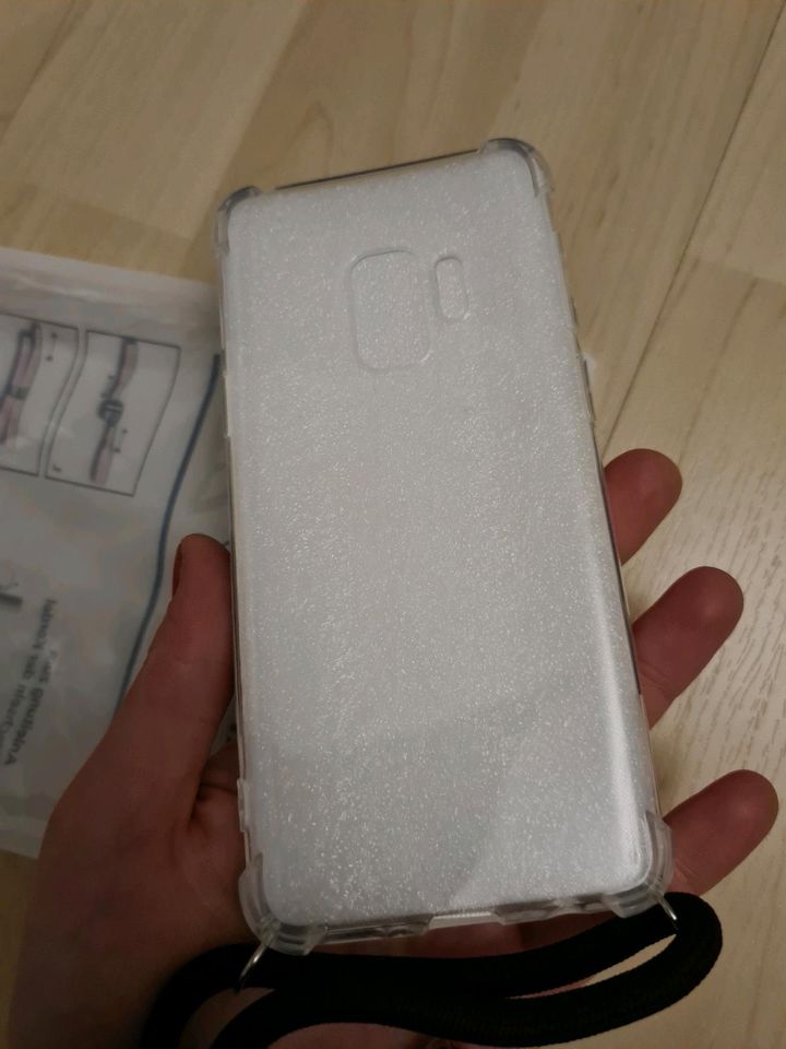 Samsung Galaxy S9 Handyhülle mit Band Handytasche in Essen