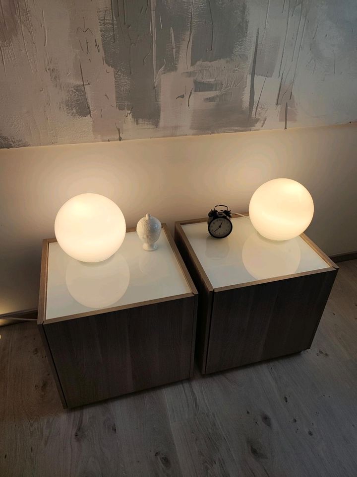 Ikea Nyvoll Nachttische mit Lampe in Erkelenz