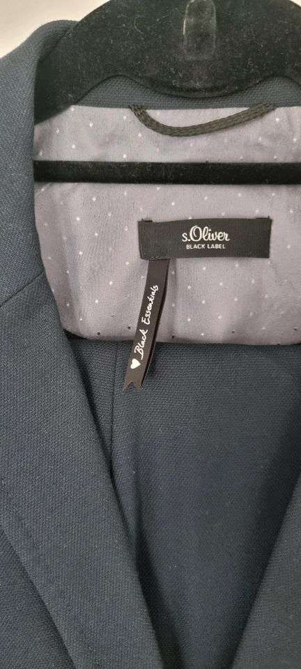 Anzug von S. Oliver/ Blazer/ Hose in München