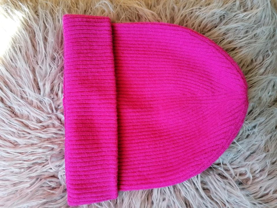 Beanie Mütze in pink neu in Tettnang