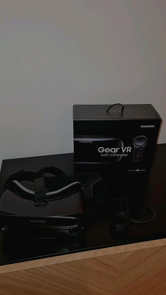 VR Brille mit Controller in Otzberg