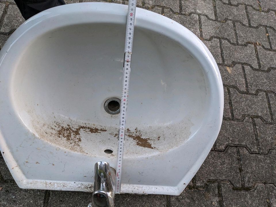 Waschbecken 60cm mit Armatur Wasserhahn in Teising