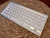 Apple Tastatur A1314 Wireless Keyboard Aluminium Bluetooth Nordrhein-Westfalen - Witten Vorschau