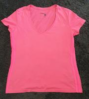 Adidas Tshirt ( kaum getragen, neuwertig, V Ausschnitt) Niedersachsen - Wunstorf Vorschau