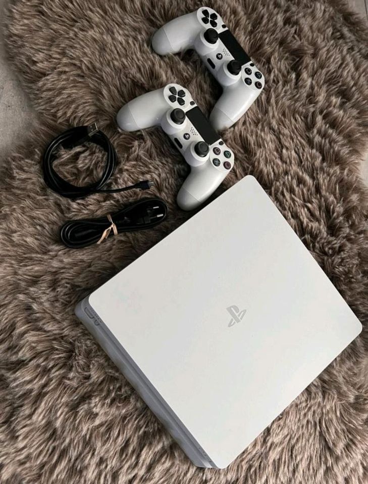 Ps4 Slim Weiß mit 2 Controller und Spiele Playstation in Pirmasens