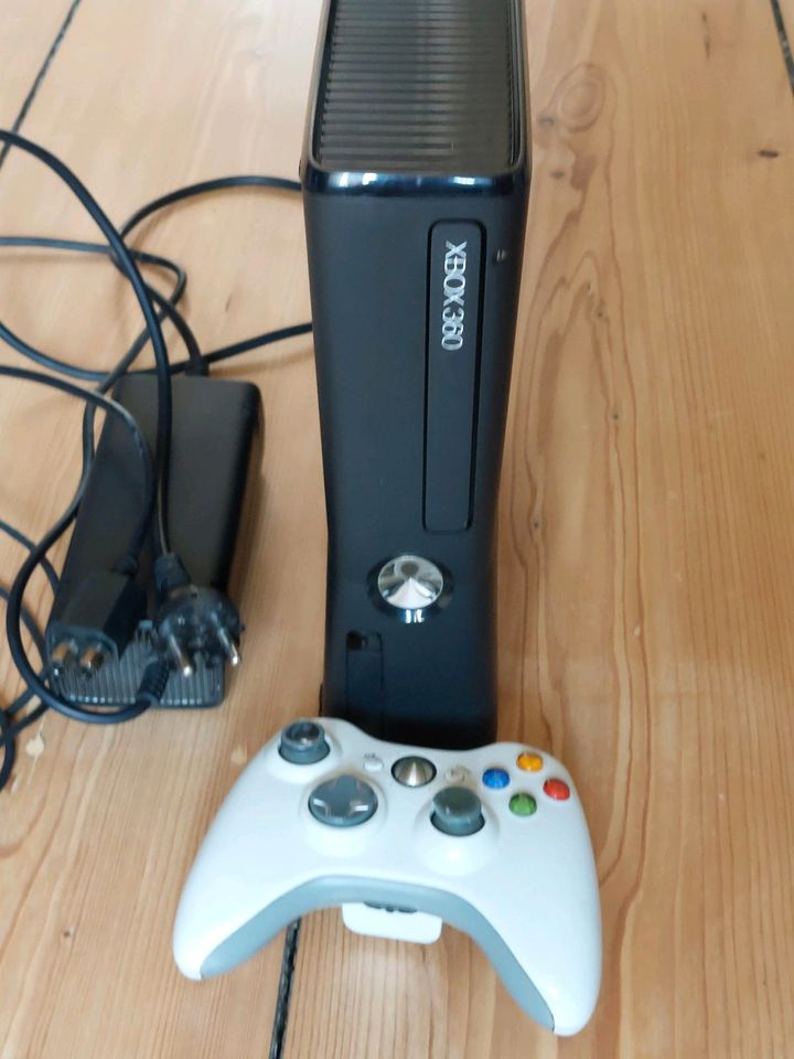 Xbox 360 inklusive Controller in Apolda