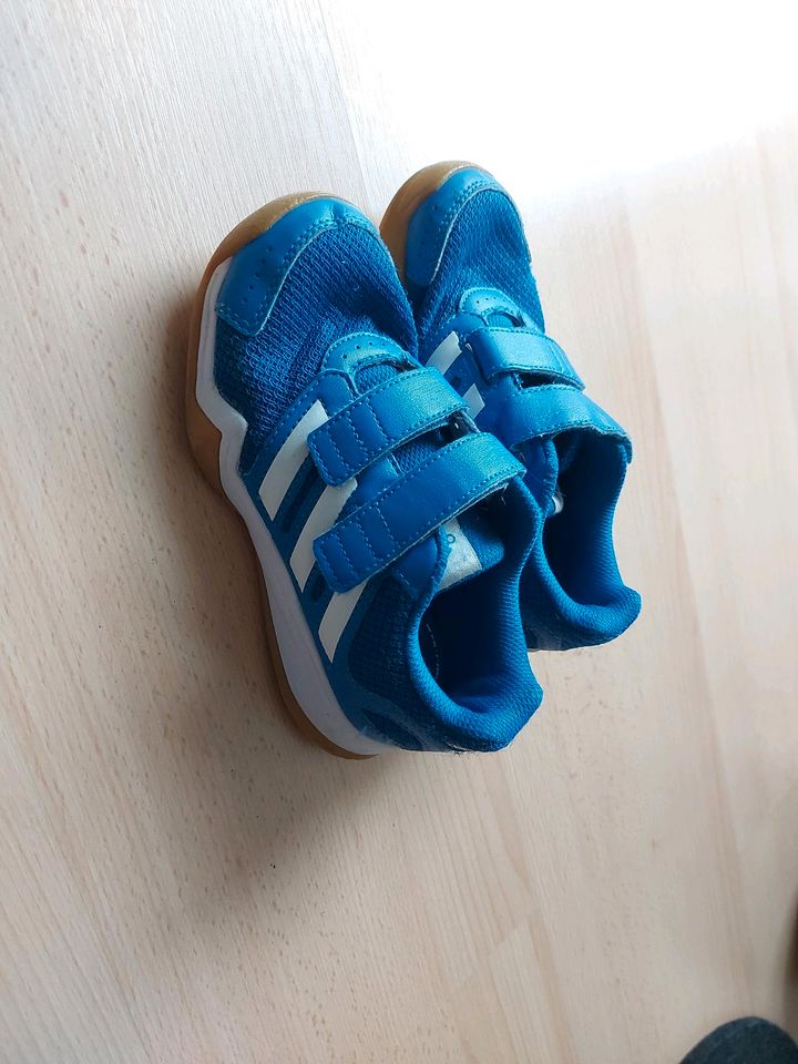 Turnschuhe Hallenschuhe Adidas blau 30 top Zustand in Jena