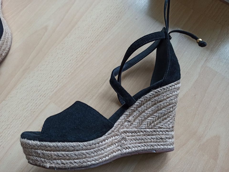 Ugg Keil Sandalen wegdes Sézane Maje Sandro leder in Mainz