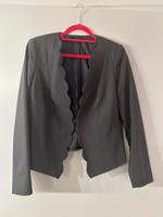 Grauer Langarm-Blazer mit Wellenkragen in Größe 42 Kr. München - Haar Vorschau