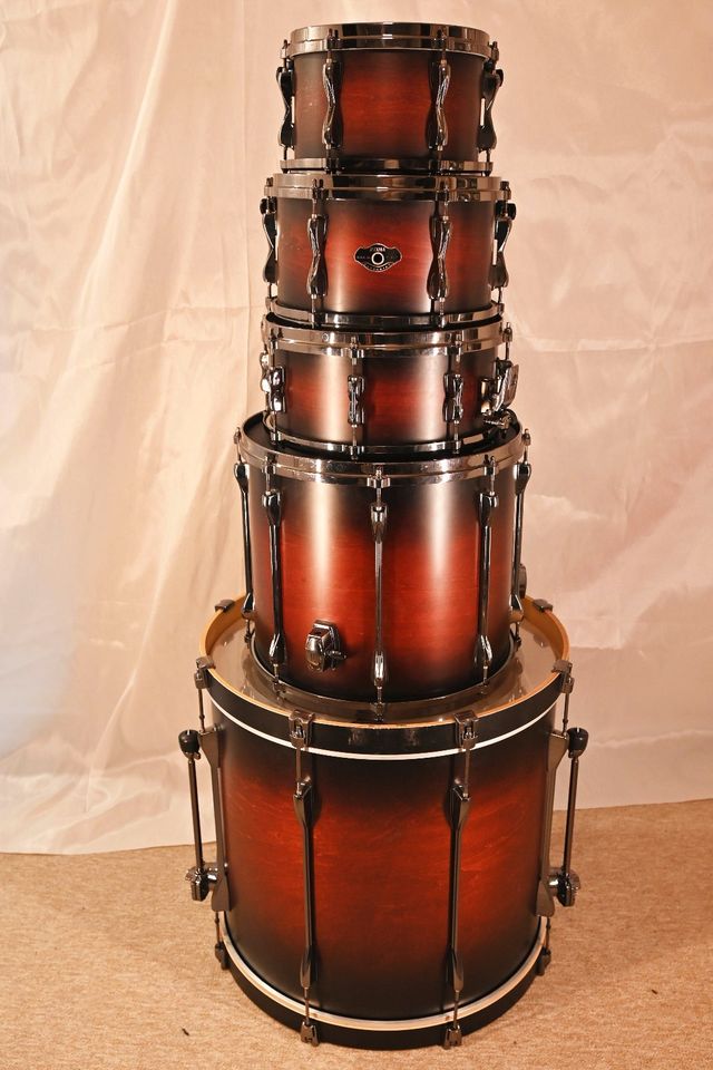 Tama Superstar Hyperdrive in Satin Cherry Burst Finish in Himmelstadt