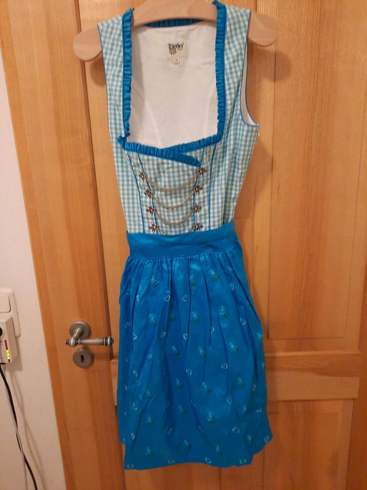 Blaues Dirndl in Finsing