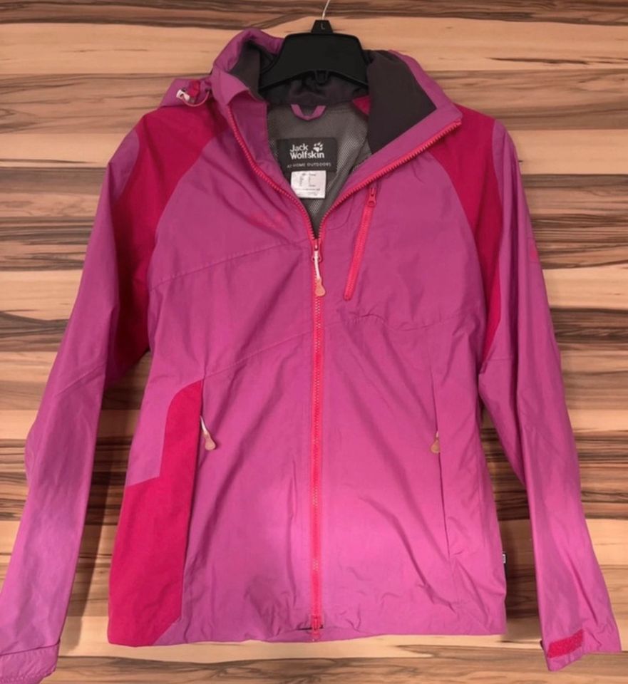 Jack Wolfskin Übergangsjacke / Regenjacke / Windbreaker Größe S in Speicher