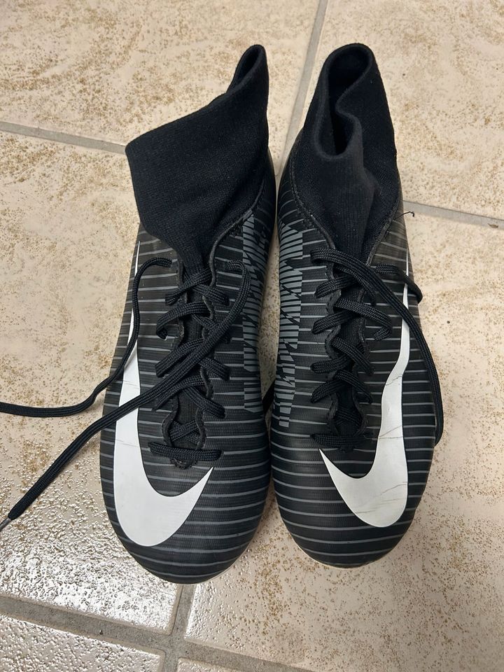 Nike mercurial Fußball Schuhe Größe 38 in Hannover