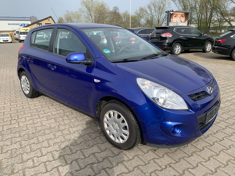 Hyundai i20 Edition + Tüv neu wenig KM in Papenburg