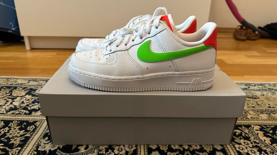 NIKE AIR FORCE 1 LOW weiß grün/orange neon in München