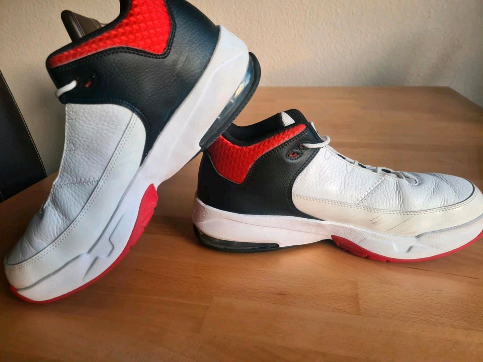Nike Air Jordan, Max Aura 3, White Fire Red in Koblenz