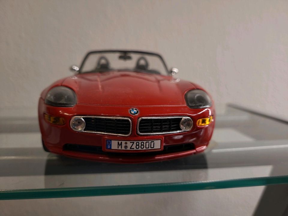 BMW Z8 Modell 1:18 Burago in Walpertskirchen