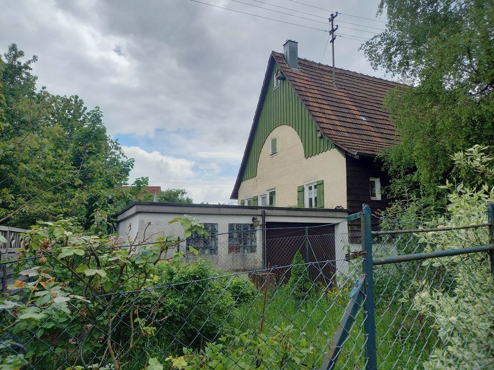 Älteres Fachwerkhaus, Scheune, Garten - sanierungsbedürftig in Loßburg