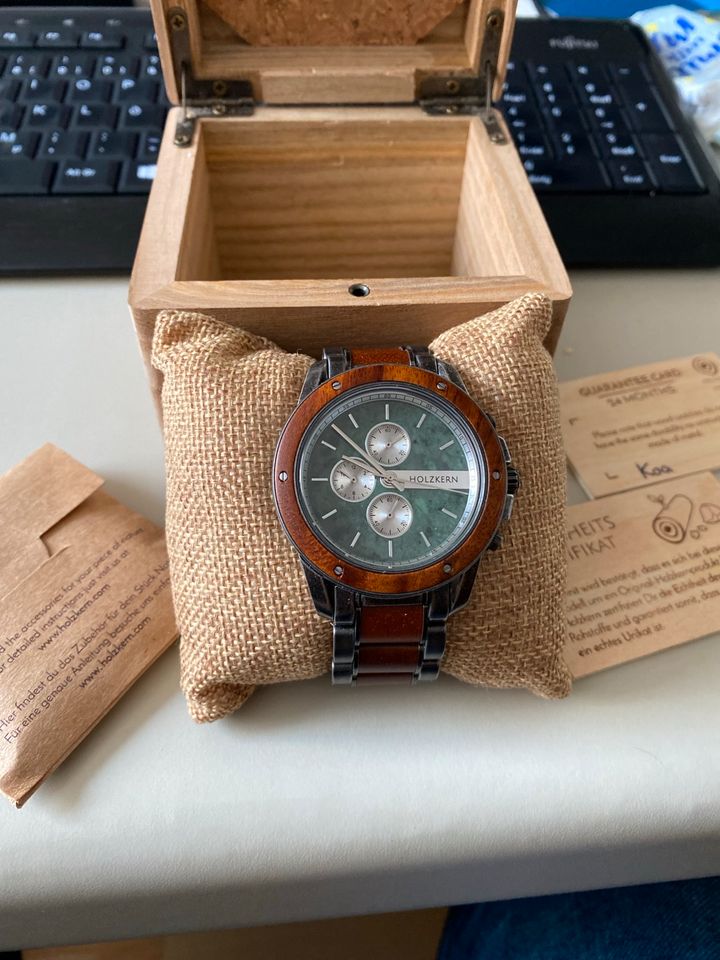 Holzkern Uhr Merlin Limited Edition in Leinach