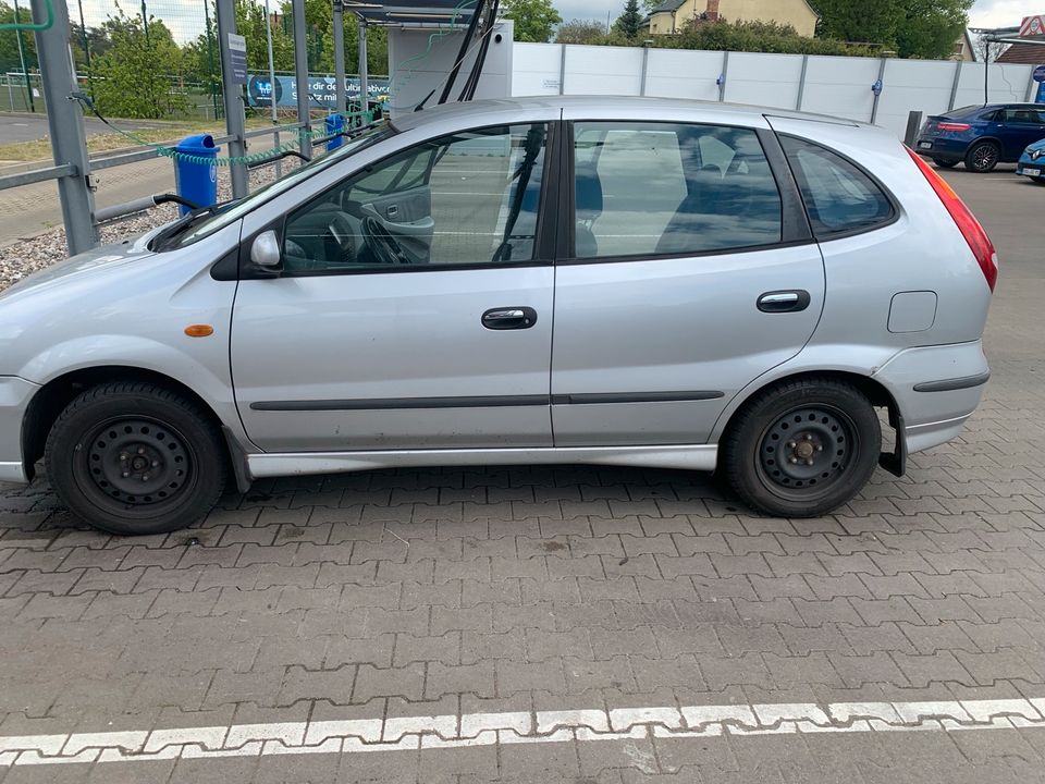 Auto Nissan Almera Tino in Berlin