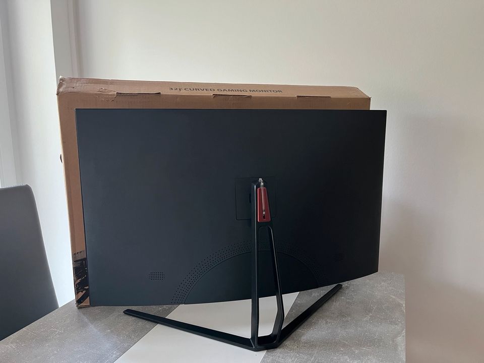 LC Power QHD 31,5" VA 144Hz  Vesa Curved Monitor in Bielefeld