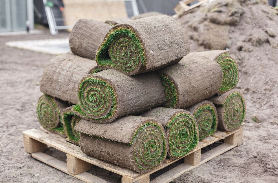 Rollrasen Gärtner Gartenarbeit in Essen