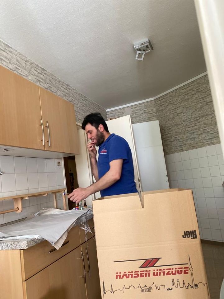 Umzüge-Transport-Möbelmontage-Wohnung und Keller Auflösungen in Berlin