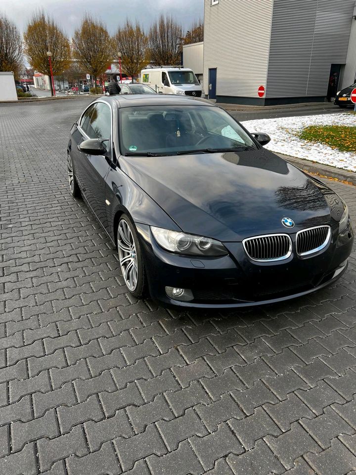 BMW E92 325i Coupe Coupé in Nürnberg (Mittelfr)