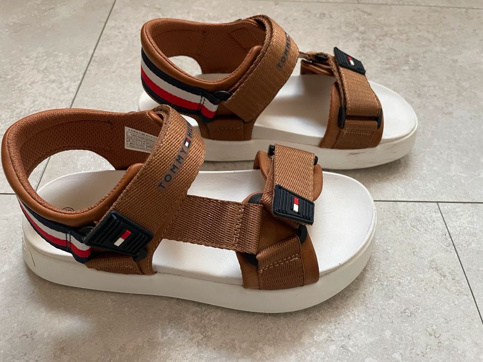 Tommy Hilfiger Sandalen Größe 36 in Kaufungen