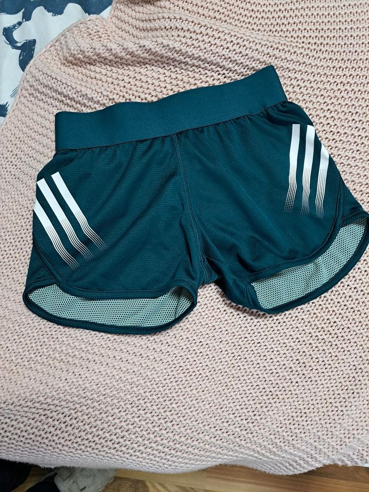 Adidas Sporthose - shorts - Größe 140 in Bissendorf