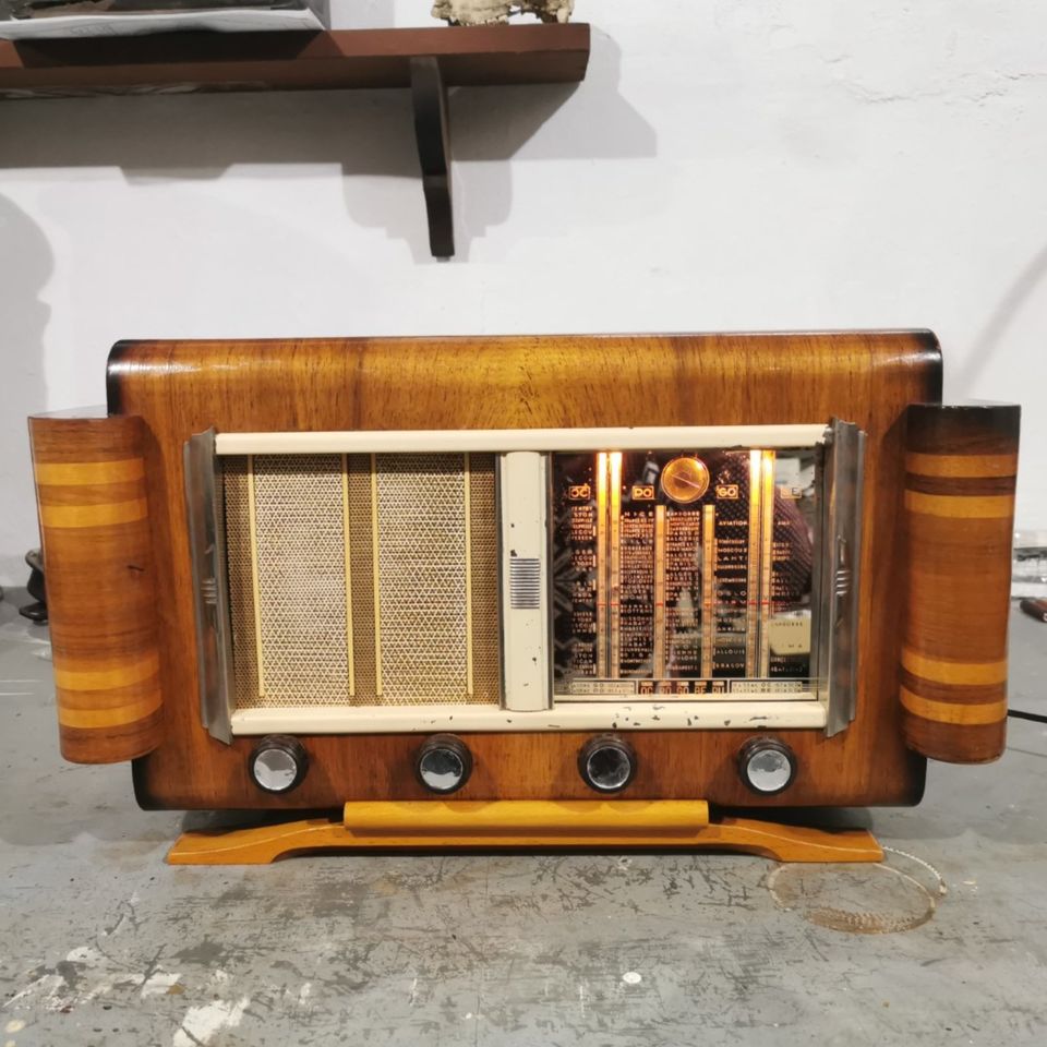 Französisches Röhrenradio Art Deco Type Rubis in Siegburg