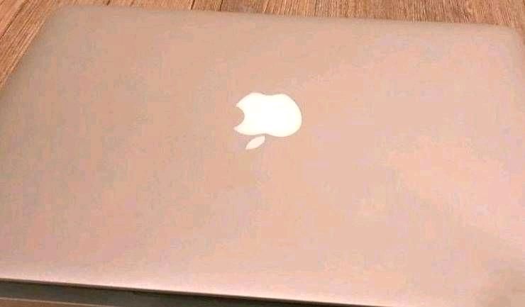 MacBook Pro 13.3 Zoll, macOS Ventura in Stuttgart