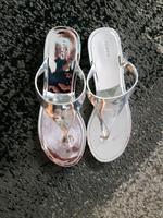 LLOYD FLIP FLOPS ZEHENTRENNER SANDALEN SILBER GR.40(39) NEU Hessen - Riedstadt Vorschau