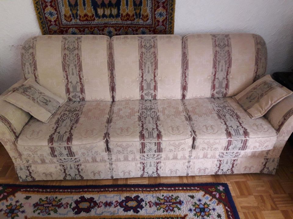 3 er Sofa 2 Sessel 1 Hocker in Berlin