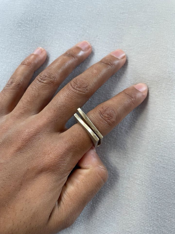 Massiv Ring Silber (mit Gold Legierung) s. Bild 17mm Durchmesser in Hannover