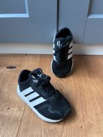 NEUWERTIG Kinder Adidas Sneaker Gr. 21 Schuhe schwarz / weiß Nordrhein-Westfalen - Oberhausen Vorschau