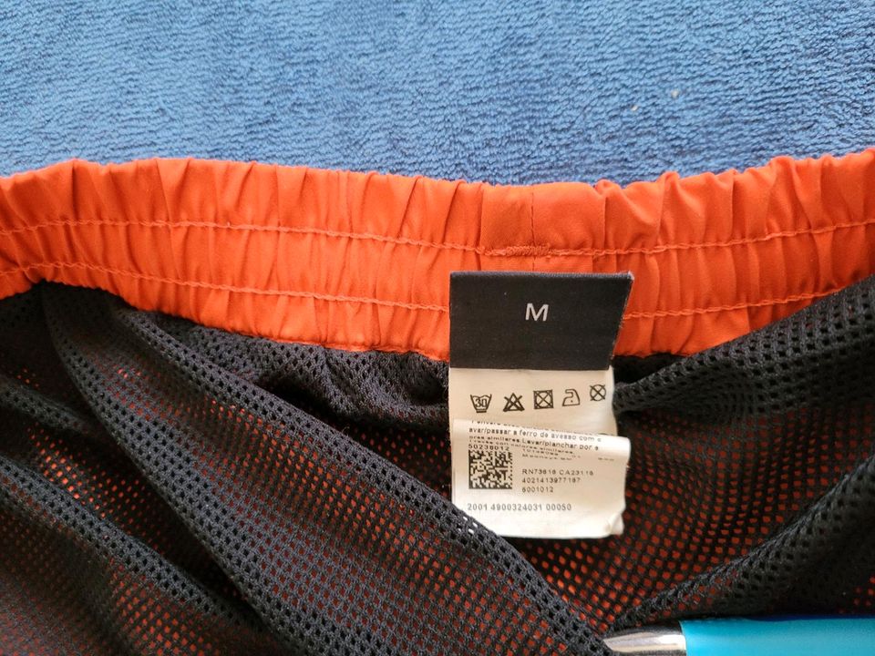 Hugo Boss Badehose Kaum getragen Gr. M in Duisburg