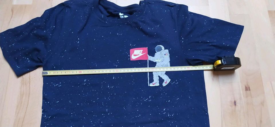 Nike top spaceman tee