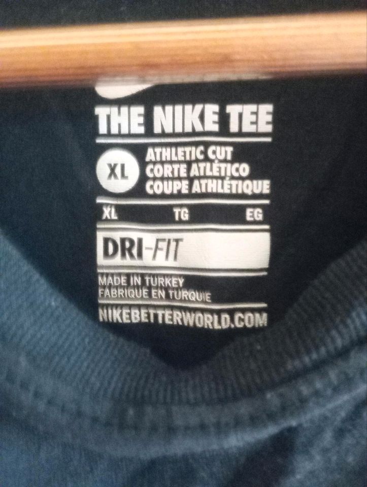 Zwei Stück Herren T-Shirt GAP und NIKE-XXL in Dormagen