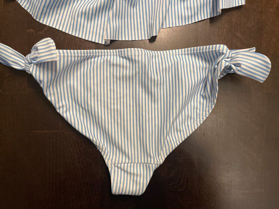 Bikini H&M Größe 134/140 Mädchen Sommer hellblau weiß gestreift in Adelberg