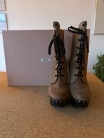 Boots im Vintage Look von MIU MIU (Prada) Frankfurt am Main - Sachsenhausen Vorschau