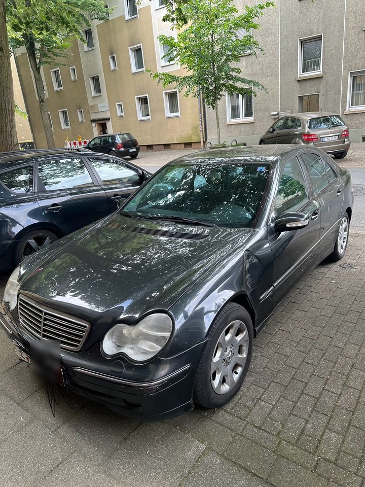Mercedes  C 200 aus 2002. Kms 300 Tkms in Essen