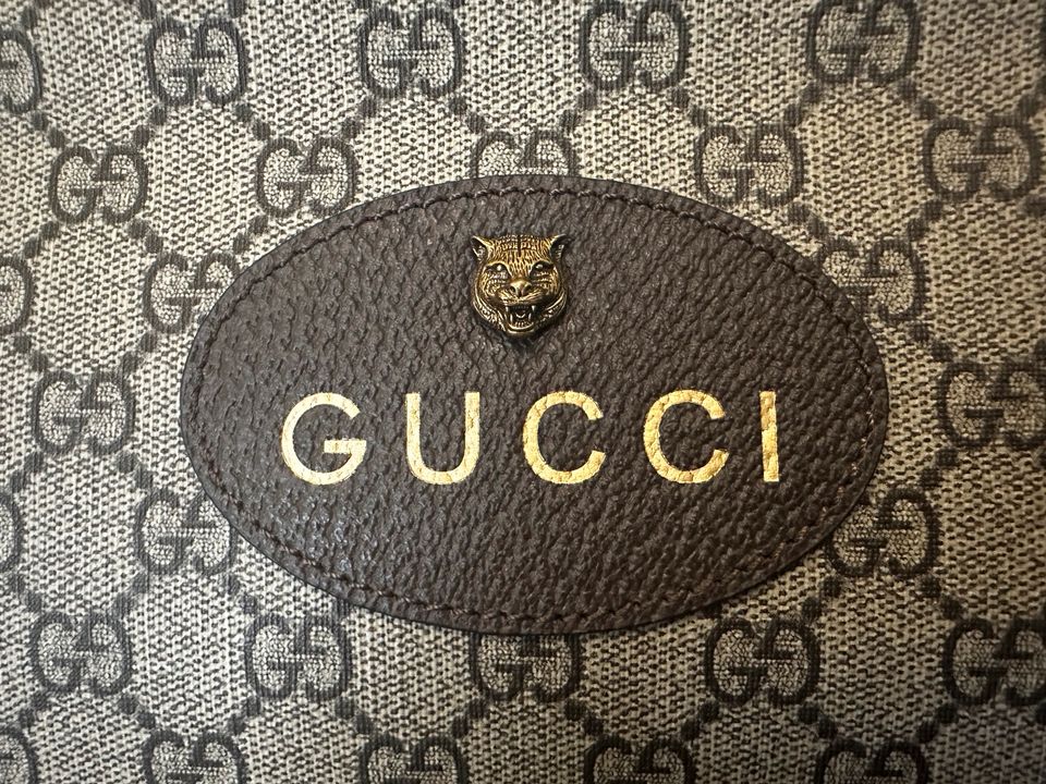 GUCCI NEO UMHÄNGETASCHE AUS GG SUPREME in Berlin