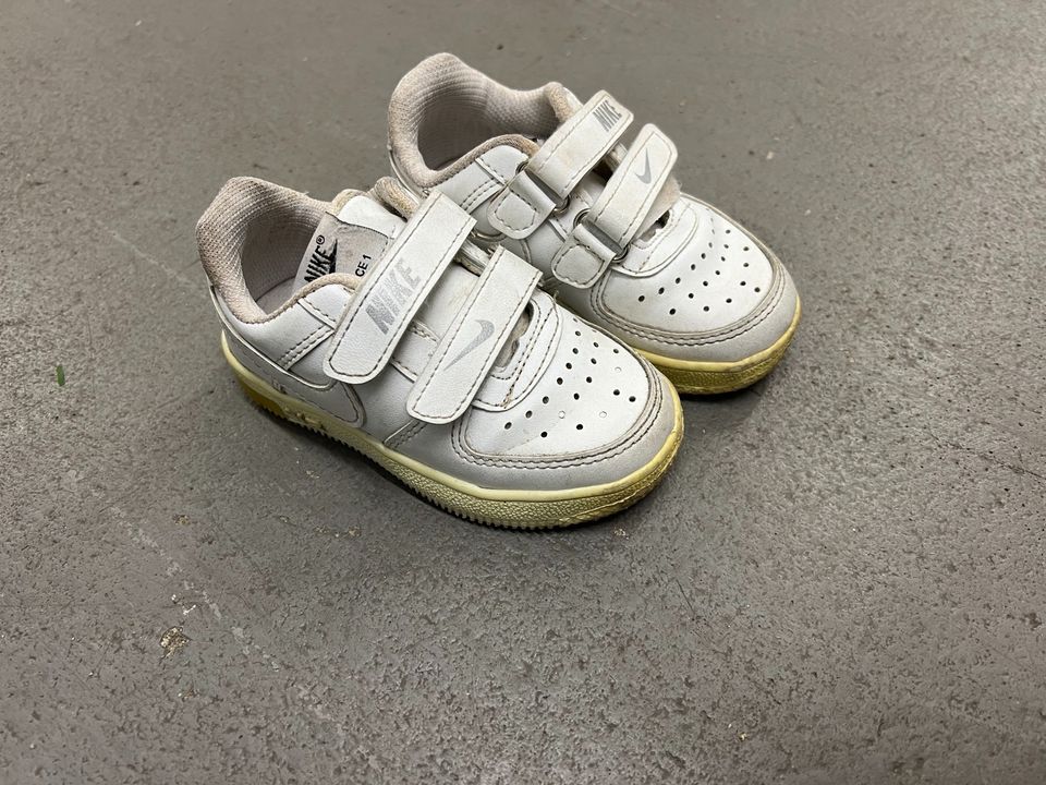 Nike Schuhe Kinder Gr. 25 in Erlangen