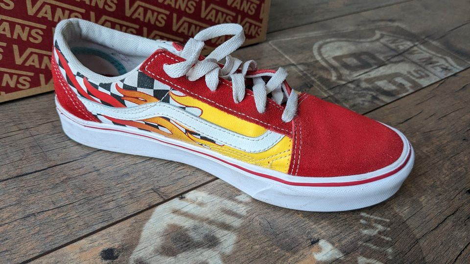 Vans Comfycush Old Flame Skater- / Sport- Schuhe Neuwertig in Markranstädt