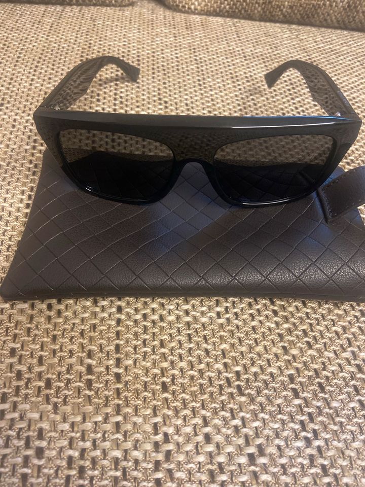 Herren Sonnenbrille Bottega Veneta, Schwarz, Neuwertig in Velbert