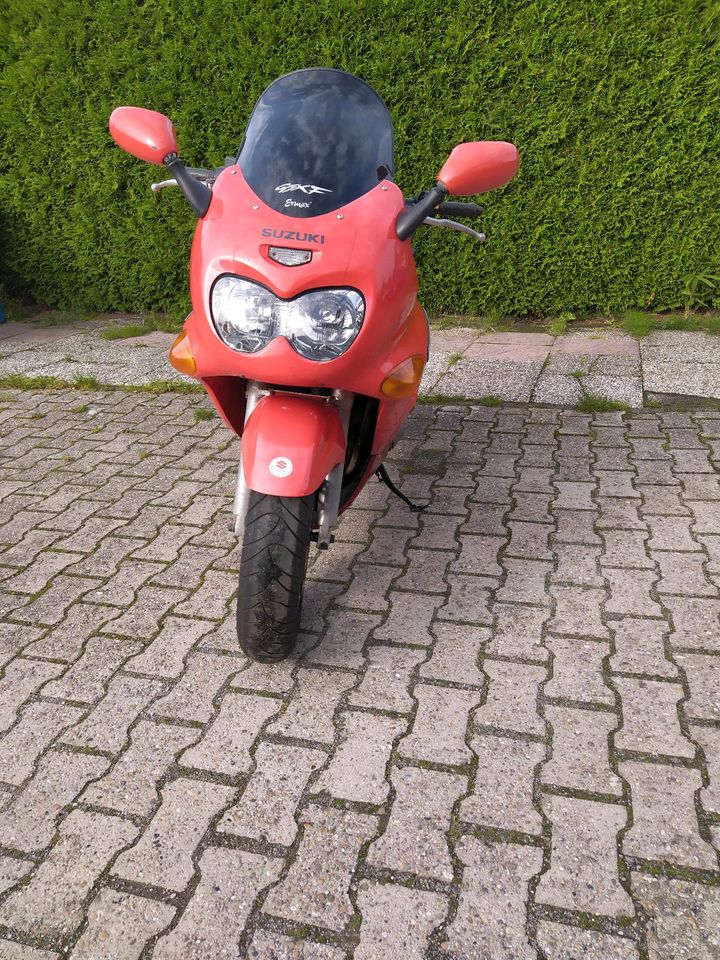 Suzuki GSXF in Hage