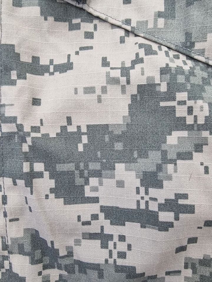 US Army ACU UCP Jacke in MR mit Patches, USMC KSK Uniform in Erlangen