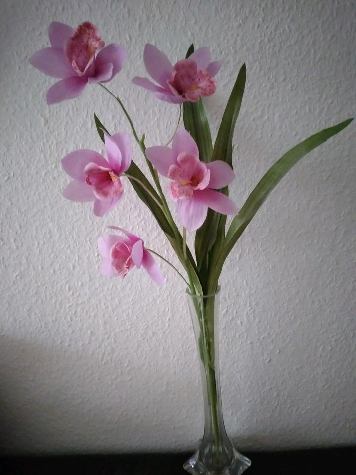 Orchidee- Kunstfaser- mit alter Vase in Aachen