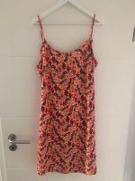 Rot geblümtes Sommer-Minikleid Vero Moda XXL *Neu mit Etikett* Nordrhein-Westfalen - Lippstadt Vorschau